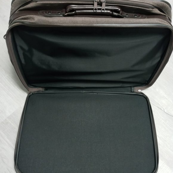 American Tourister Soft Suit Case - Picture 4 of 4